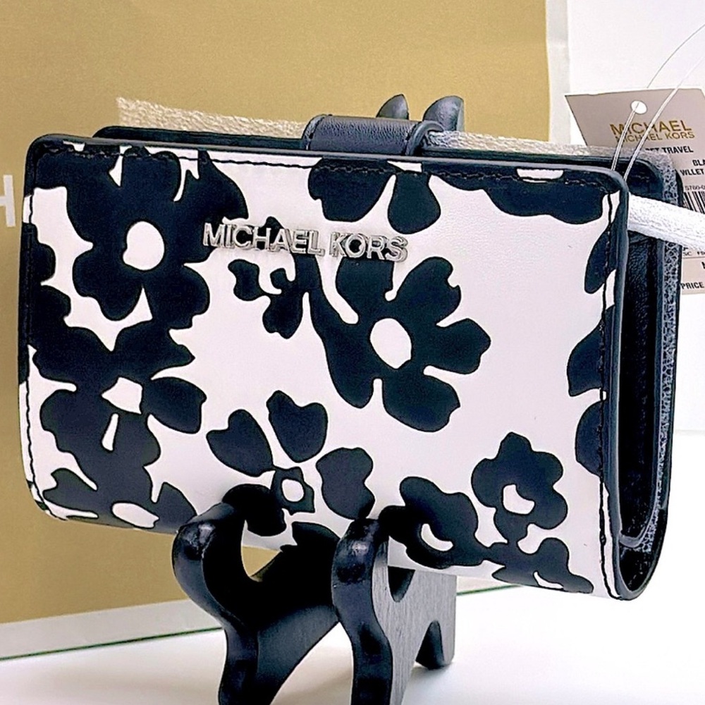 Michael Kors Jet Set Medium Floral Print Bi-Fold Wallet 
Black
NWT